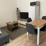 Beroun Apartments アパート ベロウン